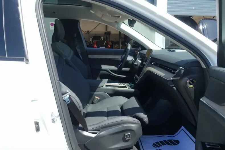 Volvo EX90 din 2025 cu 6.902 km - oferta VOL241973 - foto 10