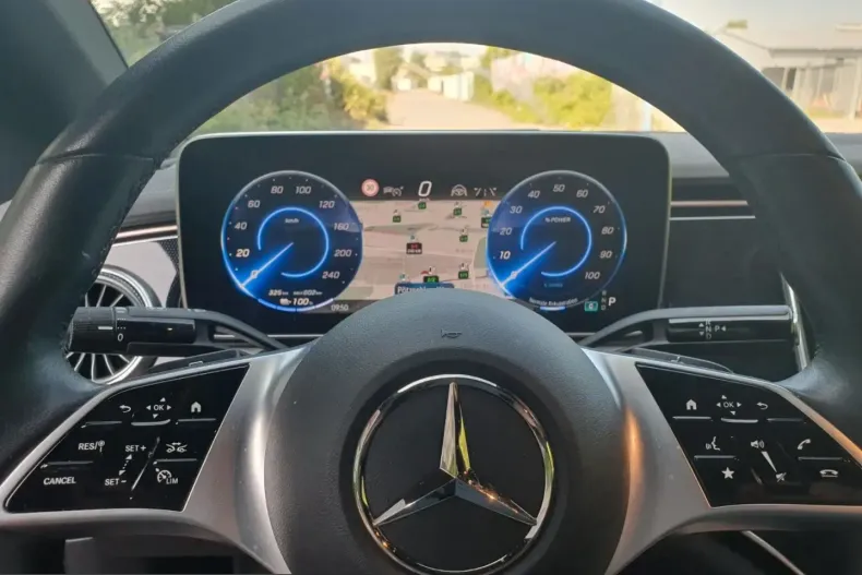 Mercedes-Benz EQE (Clasa E) din 2022 cu 59.000 km - oferta MER241977 - foto 17