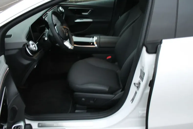 Mercedes-Benz EQE (Clasa E) din 2023 cu 18.900 km - oferta MER241978 - foto 14