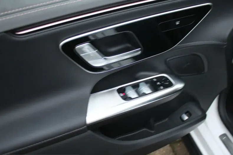 Mercedes-Benz EQE (Clasa E) din 2023 cu 18.900 km - oferta MER241978 - foto 26