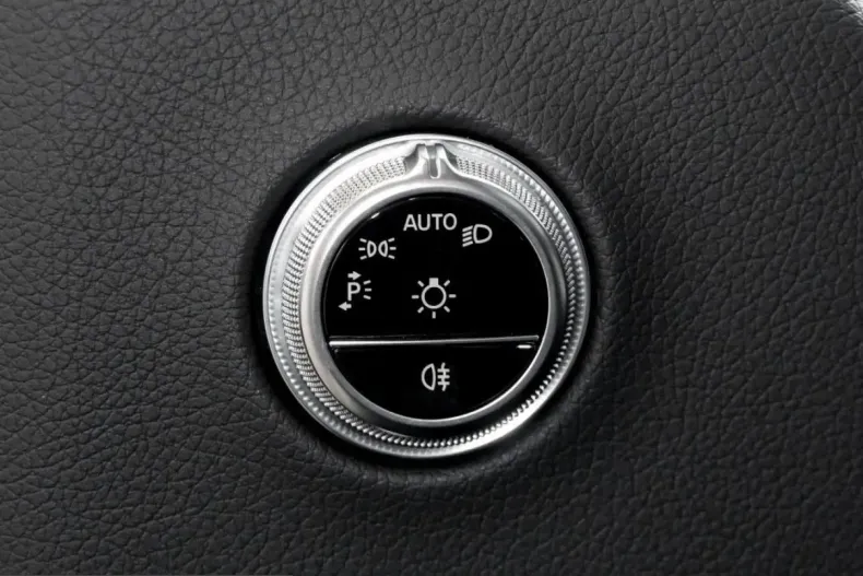 Mercedes-Benz C 300 (Clasa C) din 2023 cu 39.000 km - oferta MER241998 - foto 18