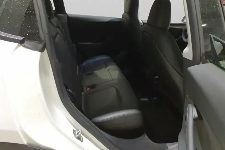 Tesla Model Y din 2023 cu 64.168 km - oferta TES242078 - foto 8