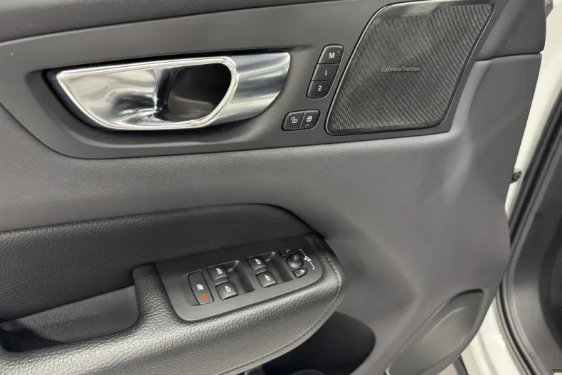 Volvo XC60 din 2021 cu 84.000 km - oferta VOL242111 - foto 7