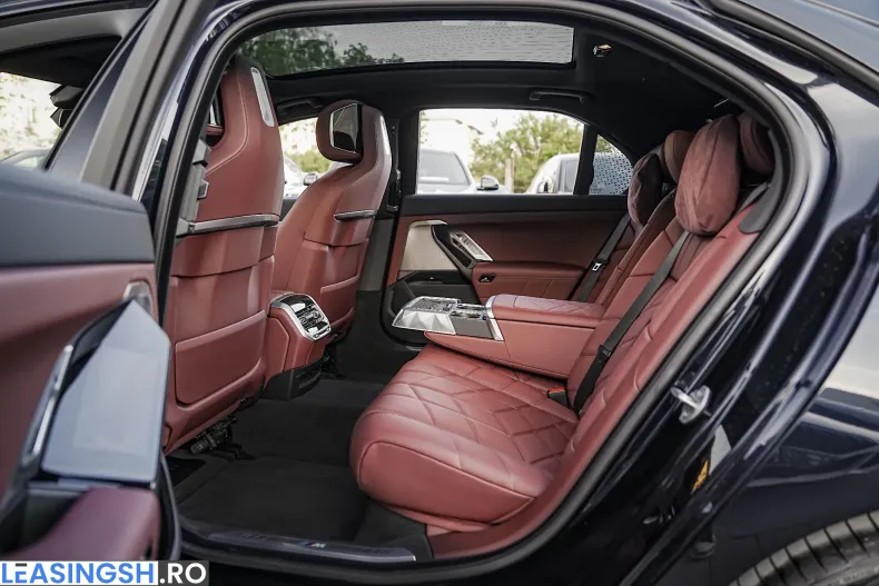 BMW 750e (Seria 7) din 2025 cu 5.300 km - oferta BMW242130 - foto 18
