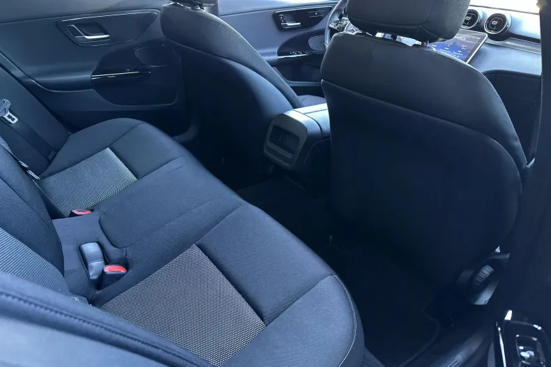 Mercedes-Benz C 180 (Clasa C) din 2023 cu 25.052 km - oferta MER242140 - foto 14