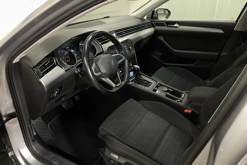 Volkswagen Passat din 2022 cu 124.141 km - oferta VOL242156 - foto 5