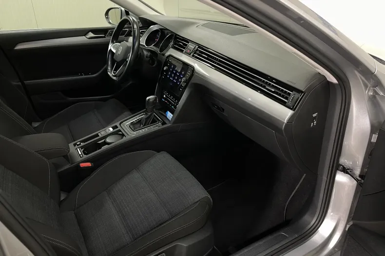 Volkswagen Passat din 2022 cu 124.141 km - oferta VOL242156 - foto 9