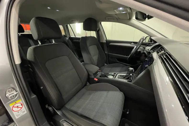 Volkswagen Passat din 2022 cu 124.141 km - oferta VOL242156 - foto 10