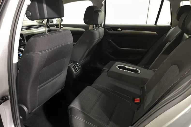Volkswagen Passat din 2022 cu 124.141 km - oferta VOL242156 - foto 11