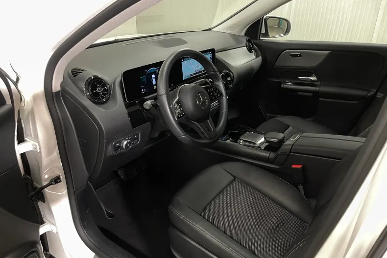 Mercedes-Benz GLA 200 (Clasa GLA) din 2020 cu 16.070 km - oferta MER242163 - foto 5