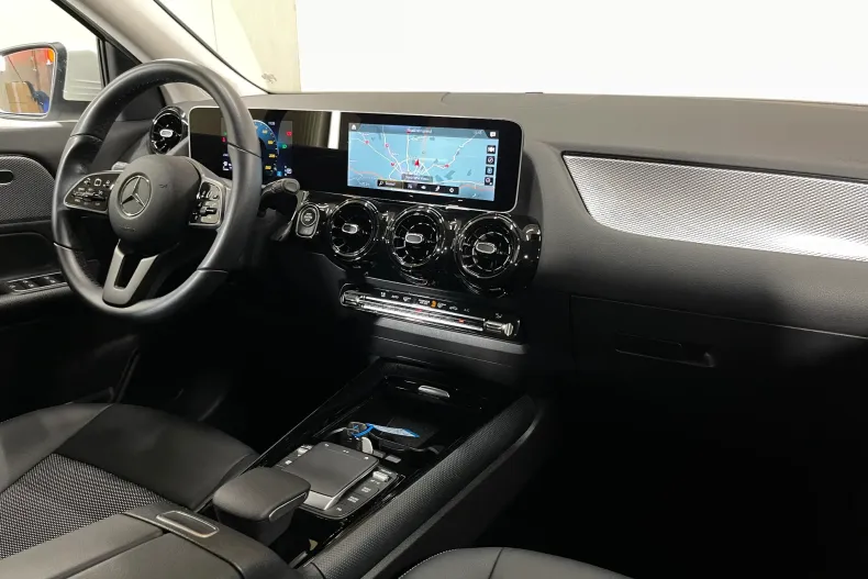 Mercedes-Benz GLA 200 (Clasa GLA) din 2020 cu 16.070 km - oferta MER242163 - foto 8