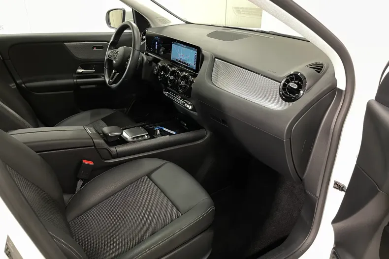 Mercedes-Benz GLA 200 (Clasa GLA) din 2020 cu 16.070 km - oferta MER242163 - foto 9