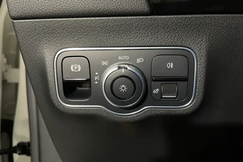 Mercedes-Benz GLA 200 (Clasa GLA) din 2020 cu 16.070 km - oferta MER242163 - foto 21