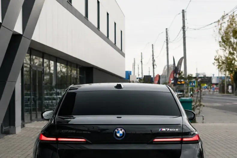 BMW 760e (Seria 7) din 2023 cu 57.392 km - oferta BMW242165 - foto 3