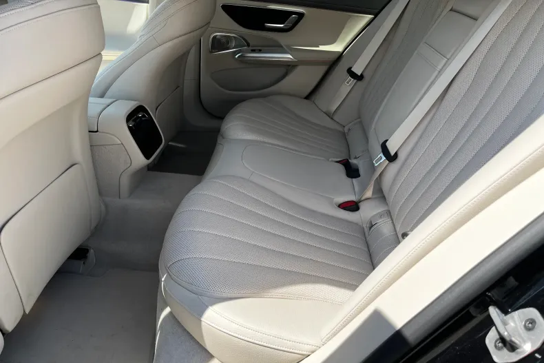 Mercedes-Benz E 200 (Clasa E) din 2025 cu 11.248 km - oferta MER242178 - foto 10