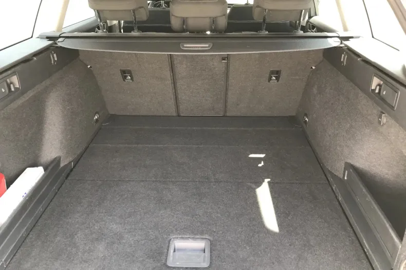 Volkswagen Passat din 2022 cu 72.631 km - oferta VOL242182 - foto 38