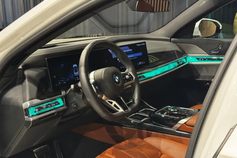 BMW 740d (Seria 7) din 2025 cu 20.000 km - oferta BMW242212 - foto 24