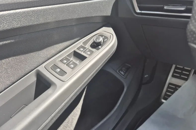 Volkswagen Golf din 2022 cu 109.247 km - oferta VOL242275 - foto 14