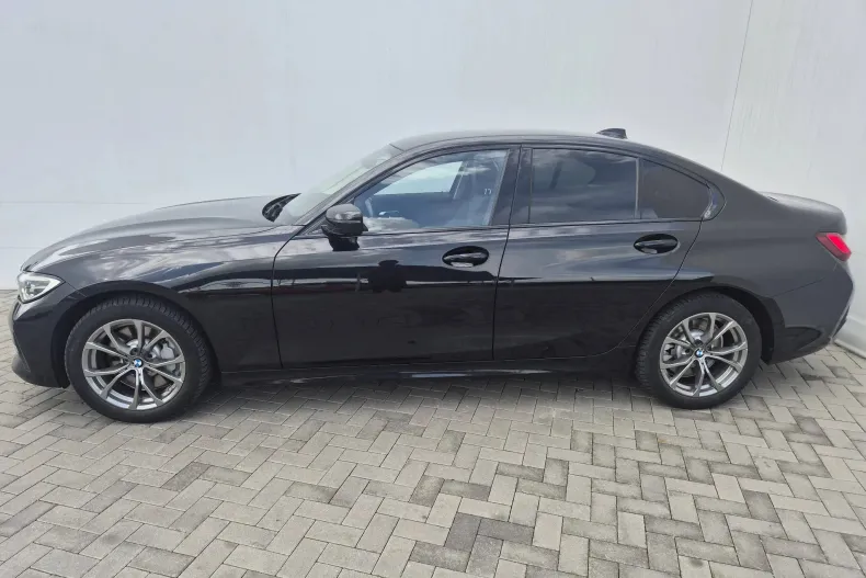 BMW 330d (Seria 3) din 2021 cu 66.296 km - oferta BMW242278 - foto 2