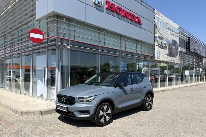 Volvo XC40 din 2020 cu 79.393 km - oferta VOL242292 - foto 1