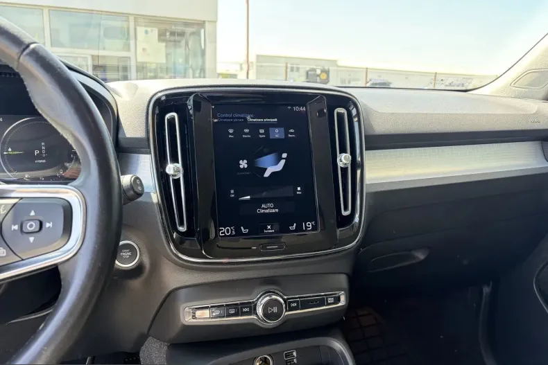 Volvo XC40 din 2020 cu 79.393 km - oferta VOL242292 - foto 24
