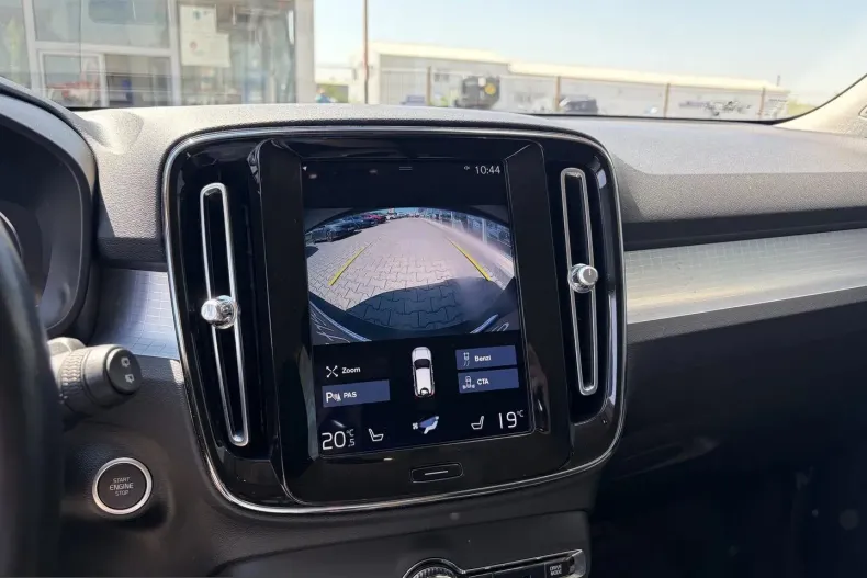 Volvo XC40 din 2020 cu 79.393 km - oferta VOL242292 - foto 25