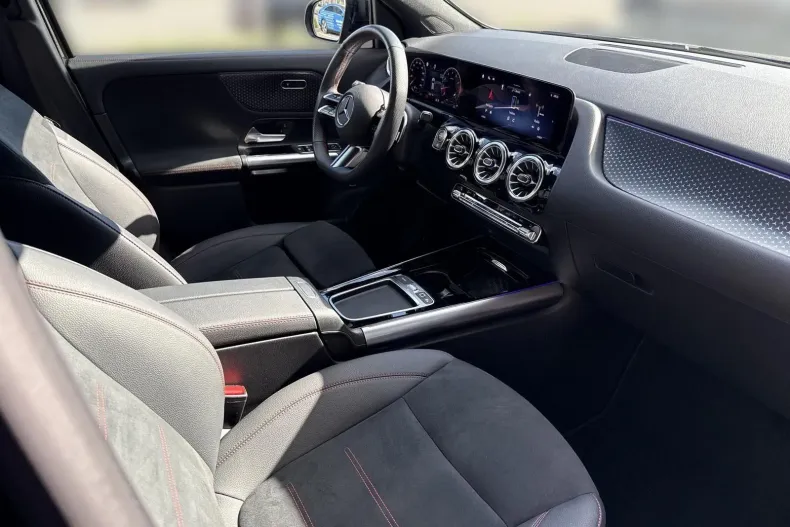 Mercedes-Benz GLA 220 (Clasa GLA) din 2025 cu 20.497 km - oferta MER242304 - foto 12