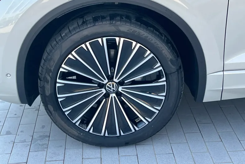 Volkswagen Touareg din 2026 cu 1.000 km - oferta VOL242308 - foto 4