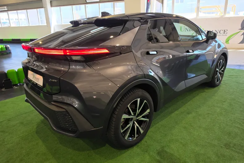 Toyota C-HR din 2024 cu 8.900 km - oferta TOY242311 - foto 7