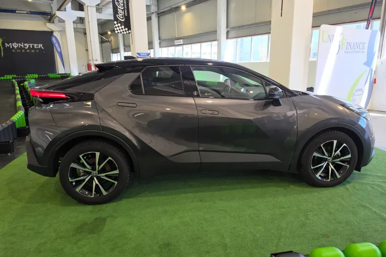 Toyota C-HR din 2024 cu 8.900 km - oferta TOY242311 - foto 8