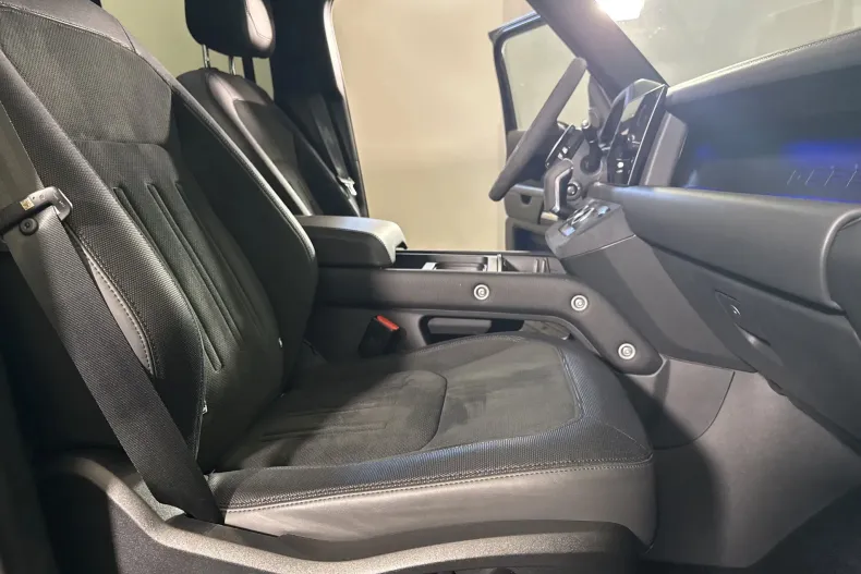 Land Rover Defender din 2022 cu 45.398 km - oferta LAN242320 - foto 11