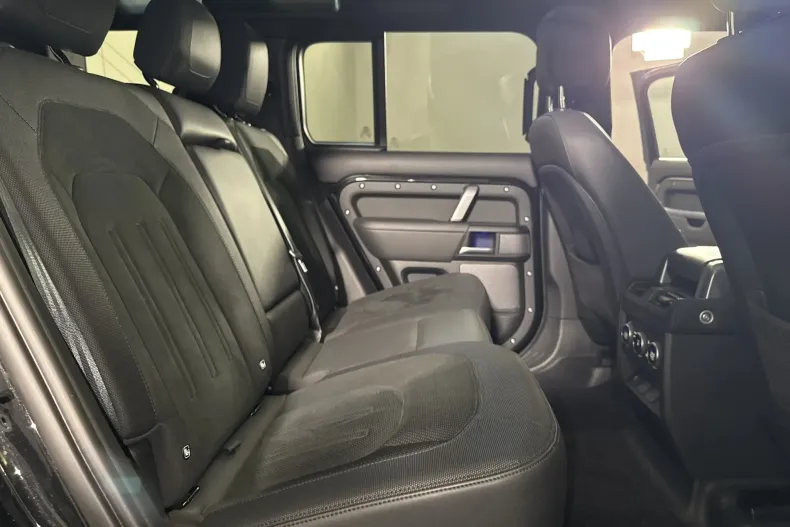 Land Rover Defender din 2022 cu 45.398 km - oferta LAN242320 - foto 12