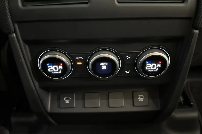 Land Rover Defender din 2022 cu 45.398 km - oferta LAN242320 - foto 21