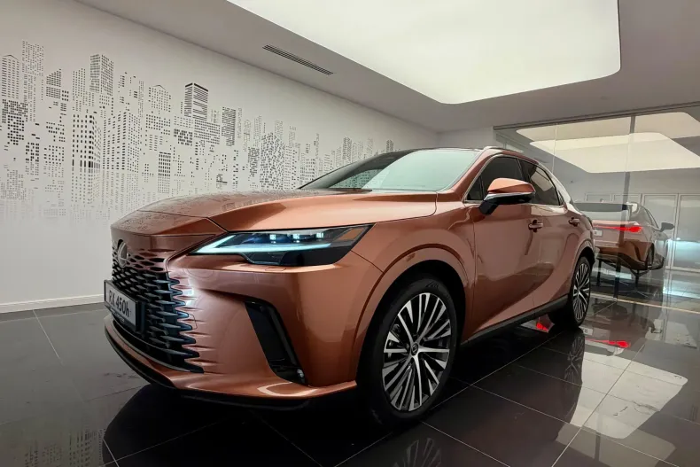 Lexus Seria RX din 2026 cu 6 km - oferta LEX242341 - foto 2
