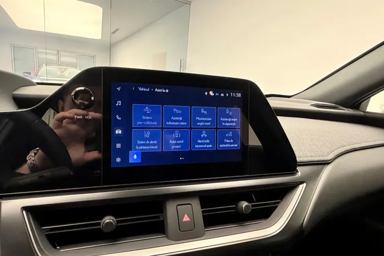 Lexus UX din 2026 cu 3 km - oferta LEX242342 - foto 19