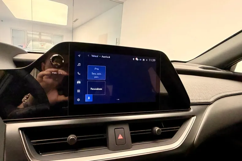 Lexus UX din 2026 cu 3 km - oferta LEX242342 - foto 20