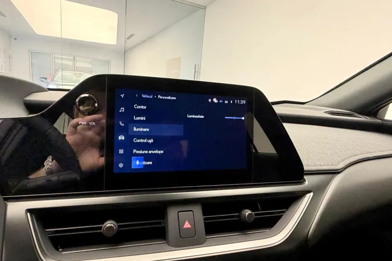 Lexus UX din 2026 cu 3 km - oferta LEX242342 - foto 25