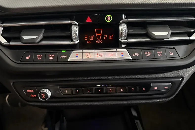 BMW 118i (Seria 1) din 2023 cu 43.662 km - oferta BMW242348 - foto 18