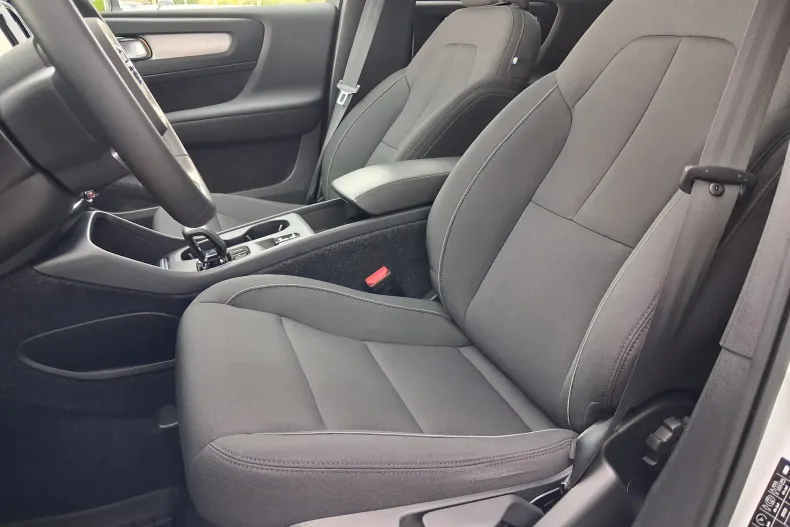 Volvo XC40 din 2022 cu 44.683 km - oferta VOL242360 - foto 10