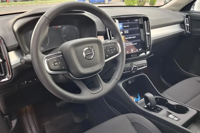 Volvo XC40 din 2022 cu 44.683 km - oferta VOL242360 - foto 11
