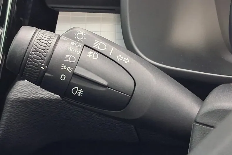 Volvo XC40 din 2022 cu 44.683 km - oferta VOL242360 - foto 14