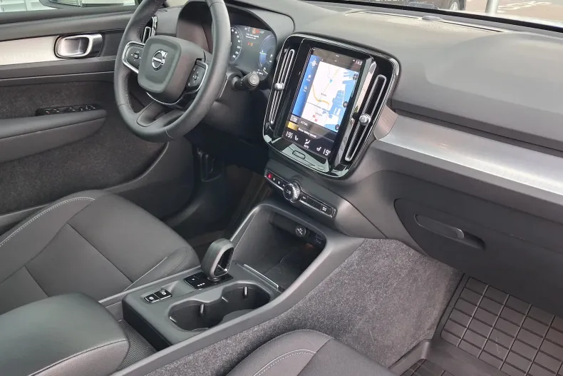Volvo XC40 din 2022 cu 44.683 km - oferta VOL242360 - foto 31