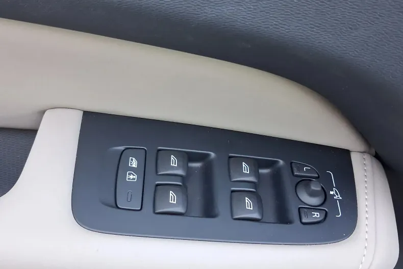 Volvo XC60 din 2026 cu 3.167 km - oferta VOL242361 - foto 12