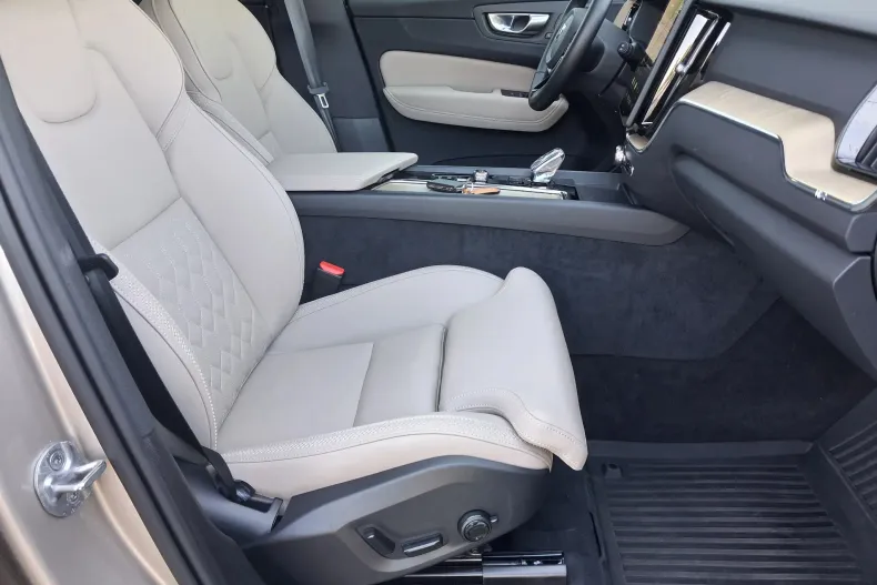 Volvo XC60 din 2026 cu 3.167 km - oferta VOL242361 - foto 40