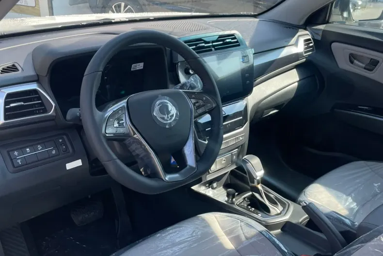 KGM Tivoli din 2025 cu 9 km - oferta KGM242367 - foto 8