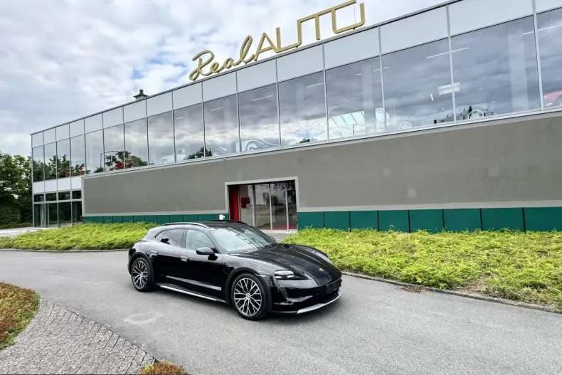 Porsche Taycan din 2022 cu 84.000 km - oferta POR242395 - foto 2