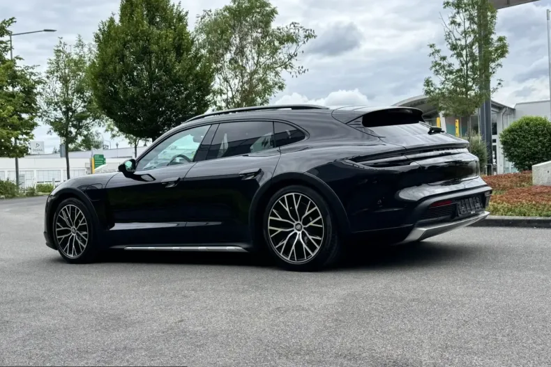Porsche Taycan din 2022 cu 84.000 km - oferta POR242395 - foto 5