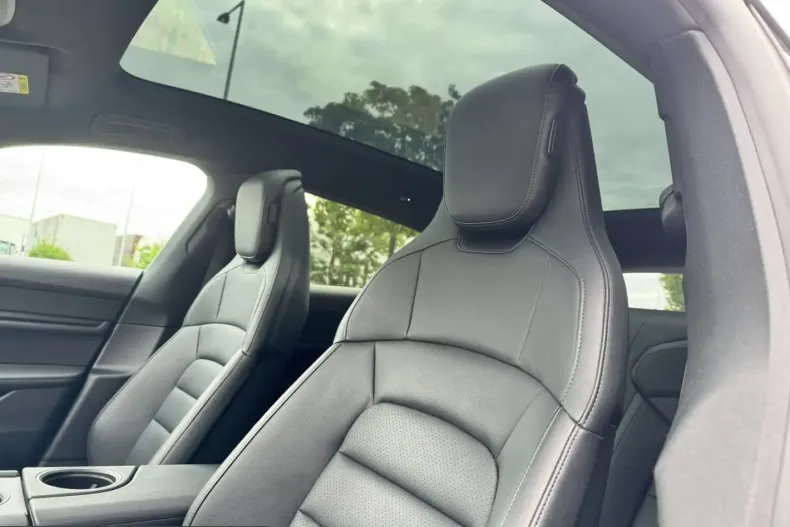 Porsche Taycan din 2022 cu 84.000 km - oferta POR242395 - foto 8