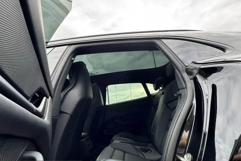 Porsche Taycan din 2022 cu 84.000 km - oferta POR242395 - foto 17