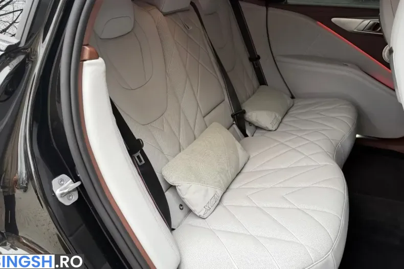 BMW XM (Seria X) din 2025 cu 7.400 km - oferta BMW242412 - foto 8